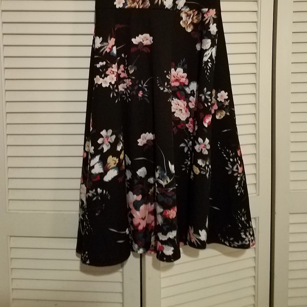 Dress - Picture 2 of 5